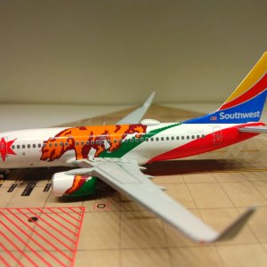 Southwest B737-7H4WL N943WN L.jpg