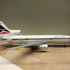 Delta L-1011-250 N740DA R.jpg