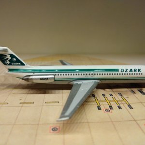 Ozark DC-9-31 N983Z R.jpg