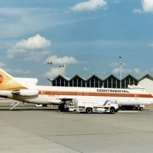 Continental 727-224 N447BN IND_19851000_01.jpg