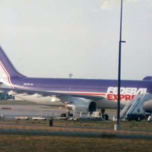 FedEx A300F4-605R N651FE L IND_19940610_01.jpg