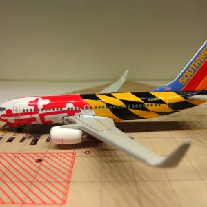 Southwest B737-7H4WL N214WN L.jpg