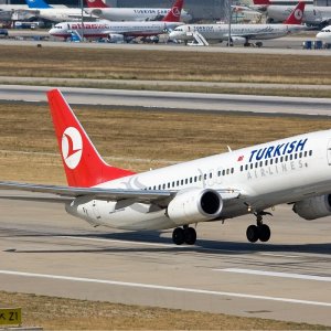 Turkish_Airlines_Boeing_737-800_Karakas.jpg