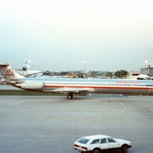 American MD-83 N246AA ORD_19850427_N246AA_01.jpg
