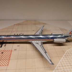 American MD-83 N236AA L.jpg
