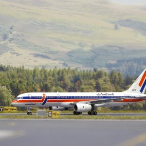 Air Holland B757-200 PH-AHE_3.JPG