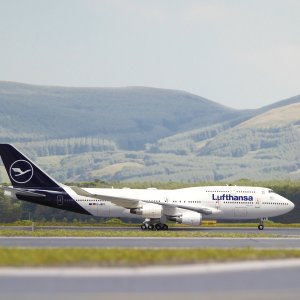 Lufthansa B747-400 D-ABVY_1.JPG