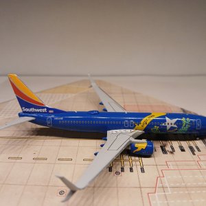 Southwest 737-8H4 N8646B R.jpg