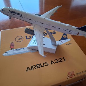 #404 Lufthansa A321-100 D-AIRY JFox.jpg