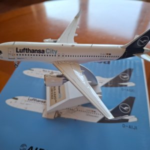 #407 Lufthansa City A320 Neo D-AIJI.jpg
