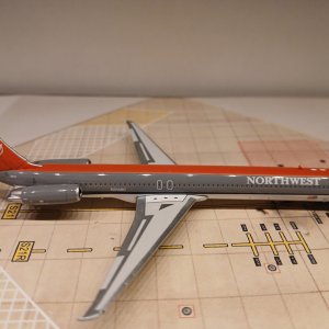 Northwest MD-82 N314RC R.jpg
