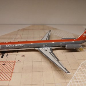 Northwest MD-82 N314RC L.jpg