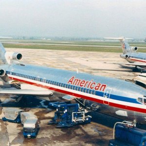 American 727-223A N885AA IND_19810415_01.jpg
