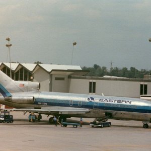 Eastern 727-025 1977 N8128N IND_19850600_01.jpg