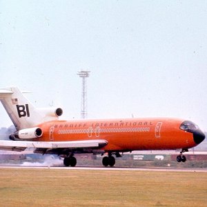 Braniff 727-200 1965 N402BN R.jpg