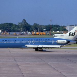 Braniff 727-200 1965 N403BN L.jpg