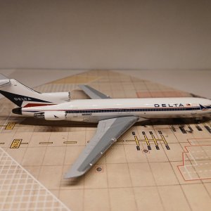 Delta 727-225A N8890Z R.jpg
