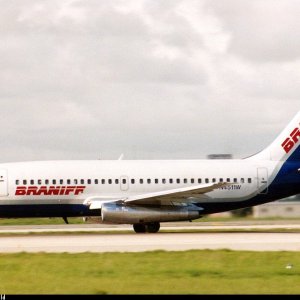 Braniff II 737-247 N4511W L.jpg