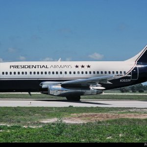 Presidential 737-200 N302XV L.jpg