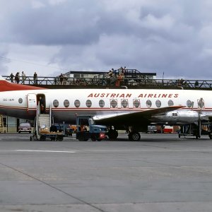 OE-IAM Viscount Austrian AL Gatwick 15-08-1968 SW.jpg
