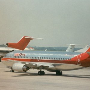 USAir 737-3B7 N355AU IND_19850526_01.jpg