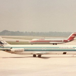 Republic DC-9-51 1979 N781NC IND_19820530_01.jpg