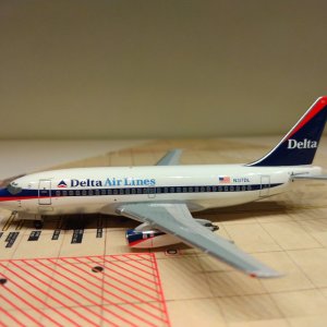 Delta B737-232A 1997 N317DL L.jpg