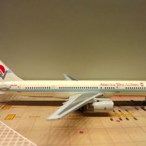 America West 757-200 1983 N907AW R.jpg