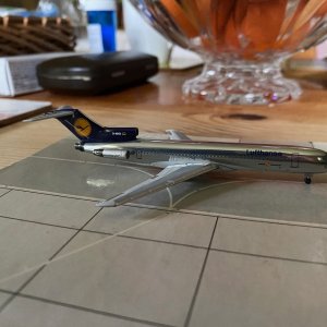 Aeroclassics LH B727-200 Chrome D-ABCI (2).jpg