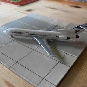 Aeroclassics Iran Air (90s c_s)- B727-200_Adv- EP-IRT (1).jpg