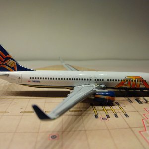 ATA 737-83NWL N332TZ R.jpg