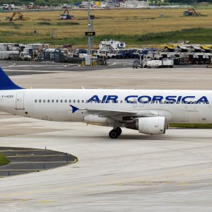 Air_Corsica,_F-HZDP,_Airbus_A320-216_(49565562072).jpg