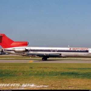 Northwest 727-251 1986 N203US.jpg