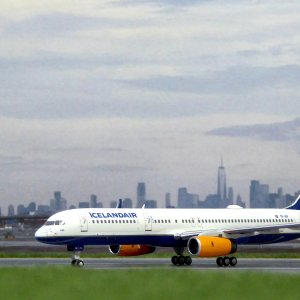 NYC Icelandair B757_1.JPG