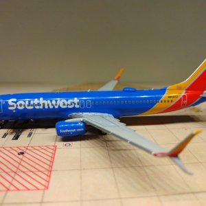 Southwest B737-8H4WL N8565Z L.jpg