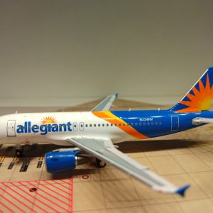 Allegiant A319-112 N334NV L.jpg