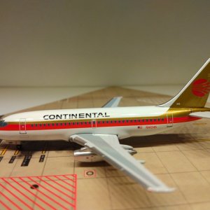 Continental B737-200 N14245 L.jpg