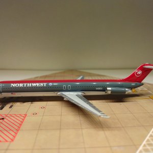Northwest DC-9-51 1989 N401EA L.jpg