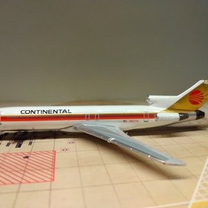 Continental B727-224A N66734 L.jpg