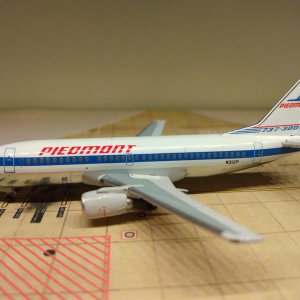 Piedmont B737-301 N312P L.jpg