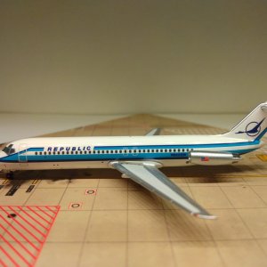 Republic DC-9-31 N922RW L.jpg