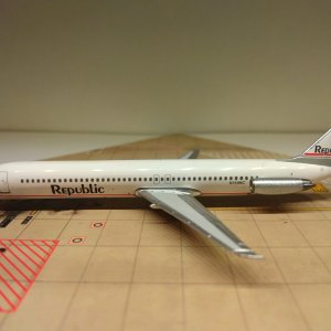 Republic DC-9-51 N768NC L.jpg