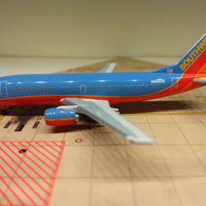 Southwest B737-3Q8 N688SW L.jpg