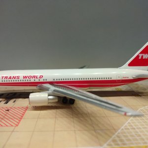 Trans World B767-231ER 1979 N608TW L.jpg