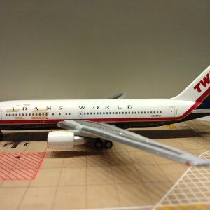 Trans World B767-231ER 1995 N605TW L.jpg