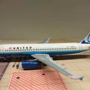United A320-232 2003 N488UA L.jpg