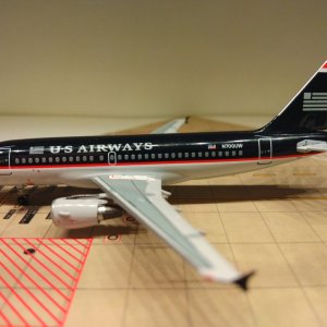 US Airways A319-112 1997 N700UW L.jpg