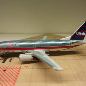 USAir B737-300 1989 N393US L.jpg