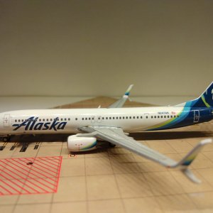 Alaska B737-990ERWL N247AK L.jpg