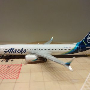 Alaska B737-MAX 9 N913AK L.jpg